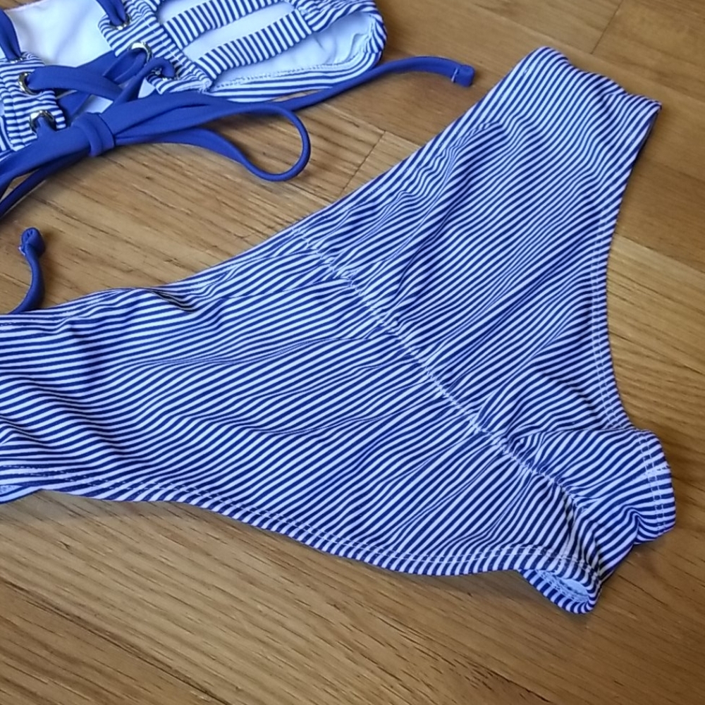 Bikini - Picture 5 of 6